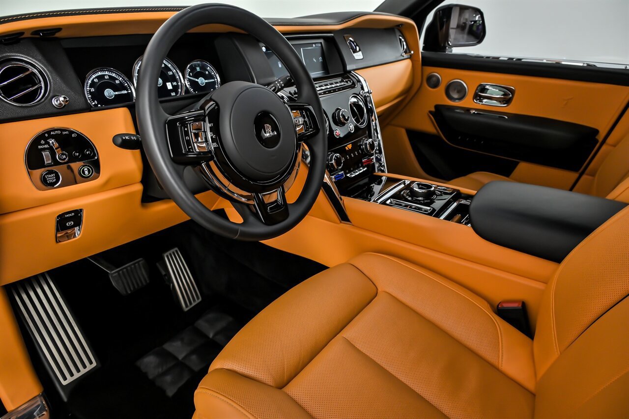 Used 2022 Rolls-Royce Cullinan w/ Dark Exterior Package AWD/4WD image 20
