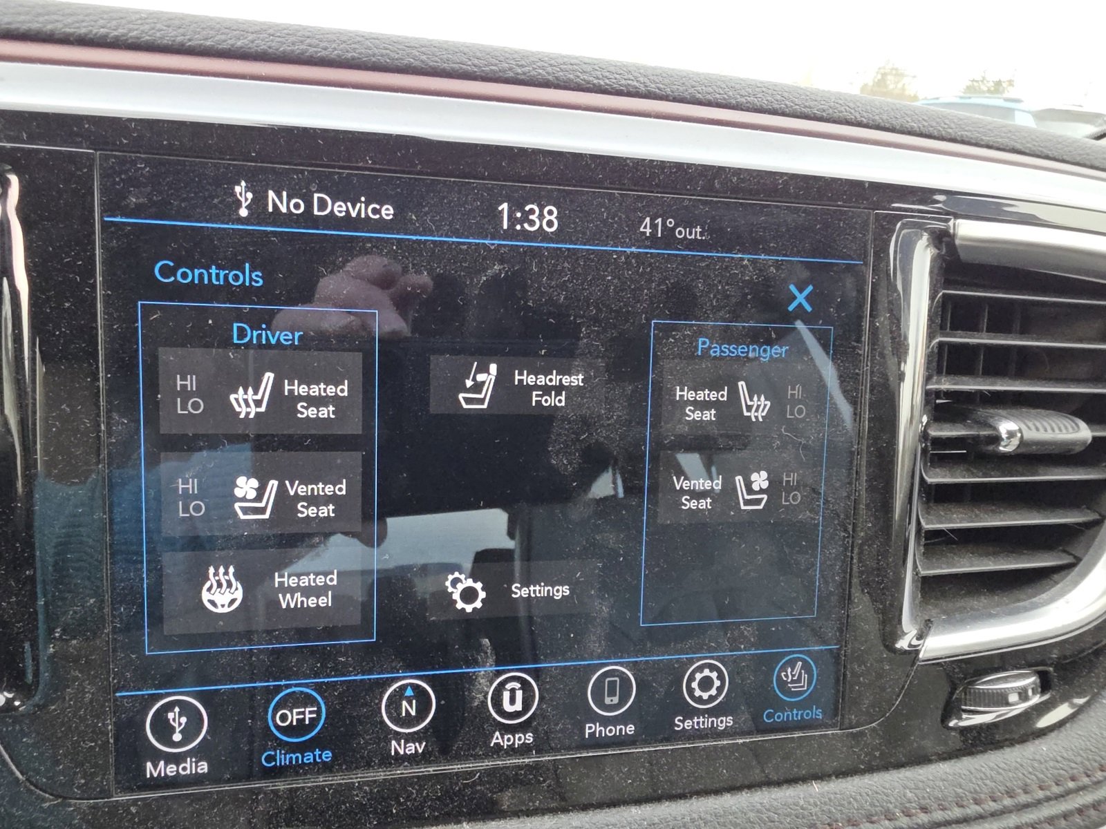 Used 2020 Chrysler Pacifica Limited image 8