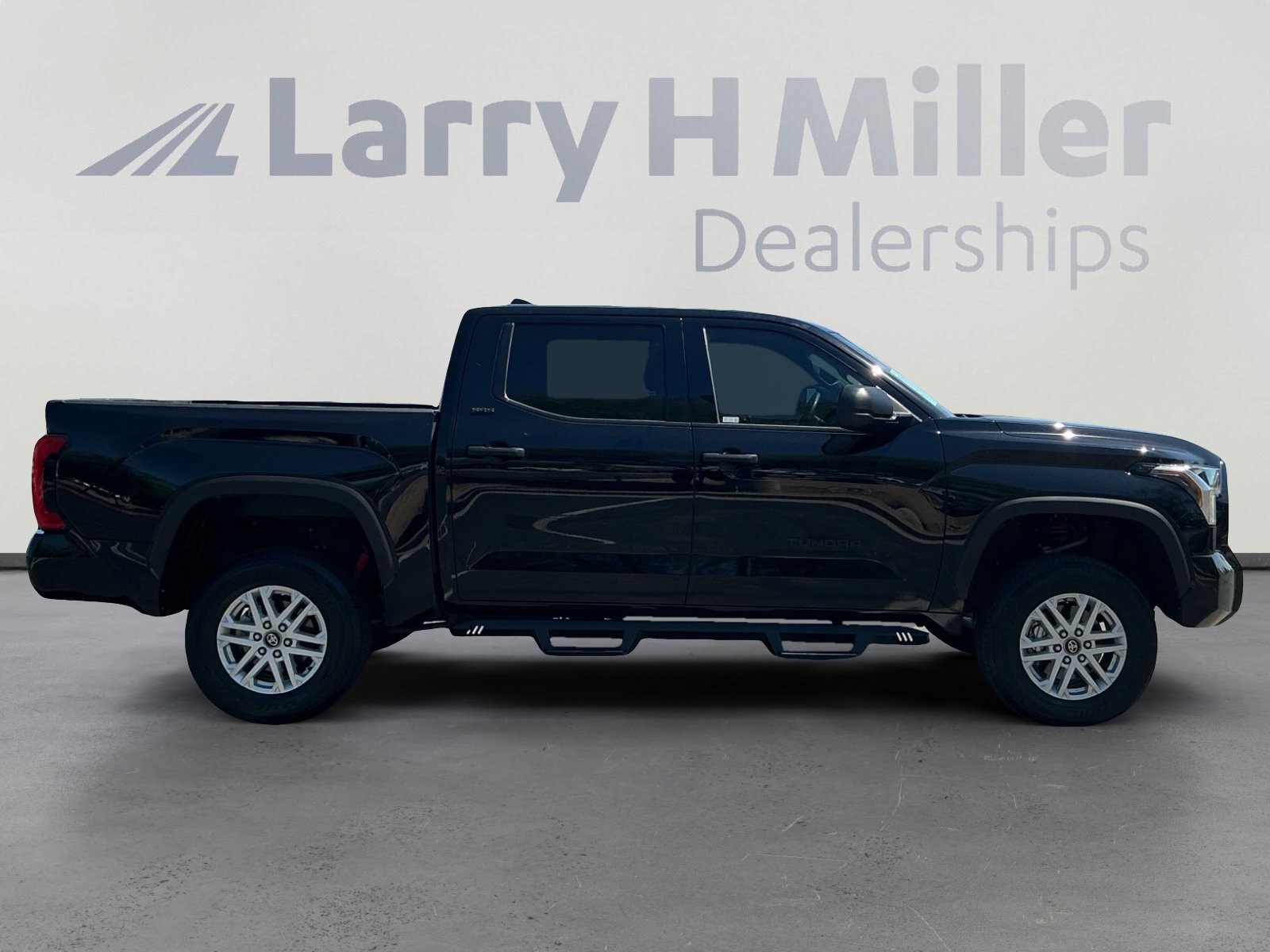 Used 2025 Toyota Tundra SR5 AWD/4WD image 6