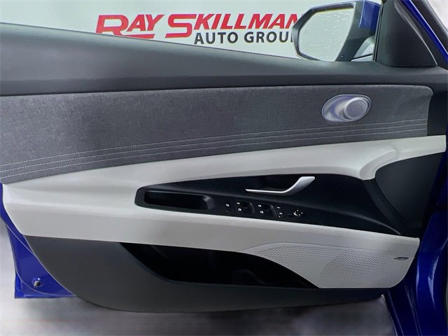 Used 2024 Hyundai Elantra Limited image 32