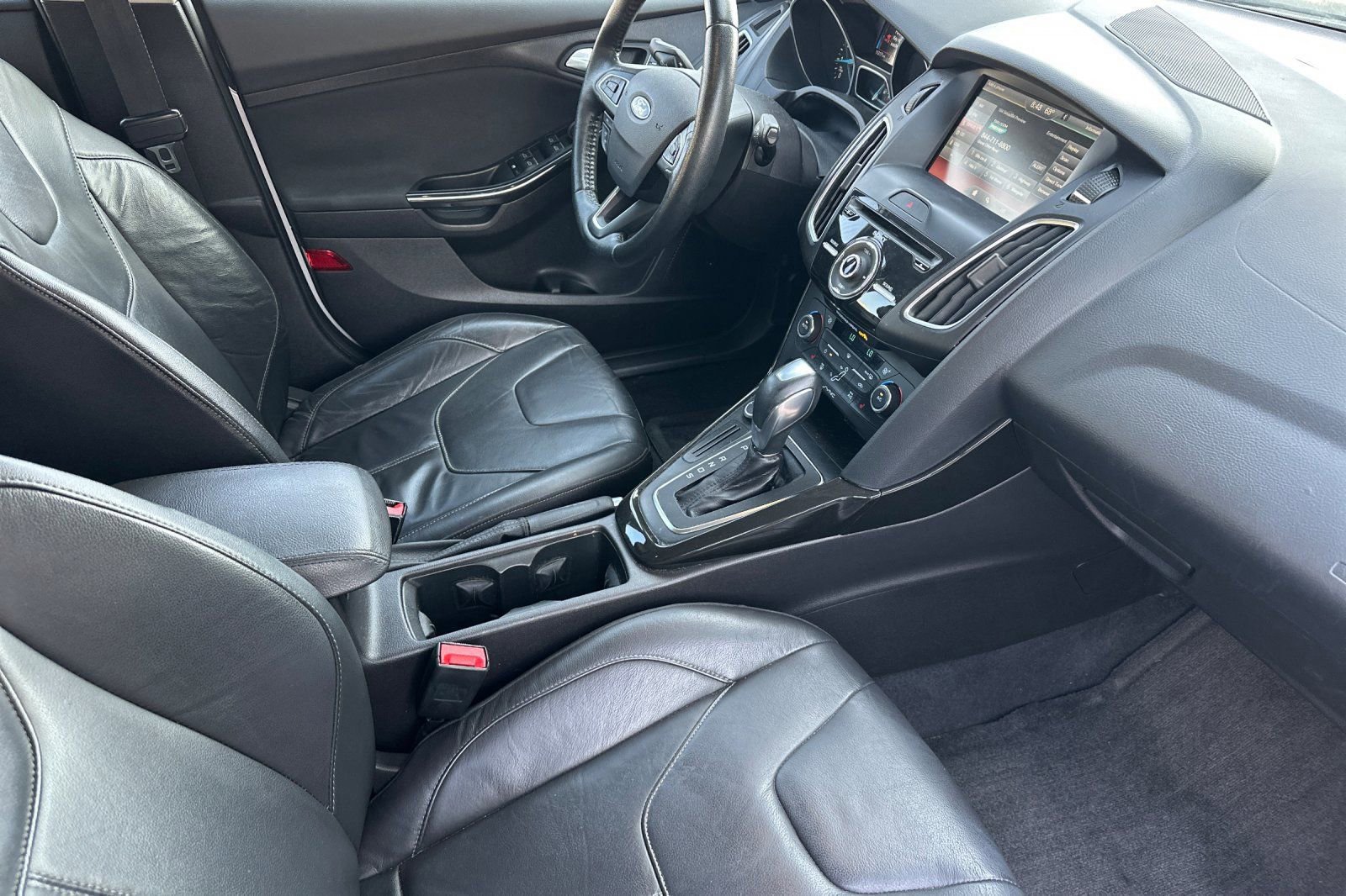 Used 2015 Ford Focus Titanium FWD image 16