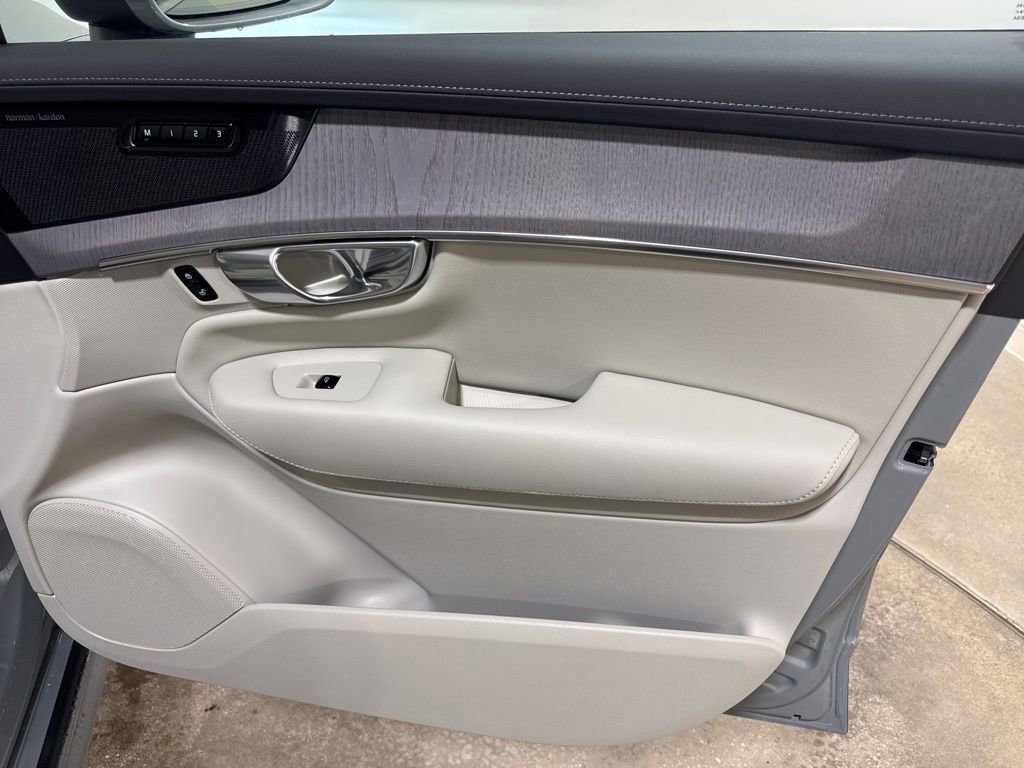 New 2026 Volvo XC90 T8 Ultra w/ Protection Package AWD/4WD image 27