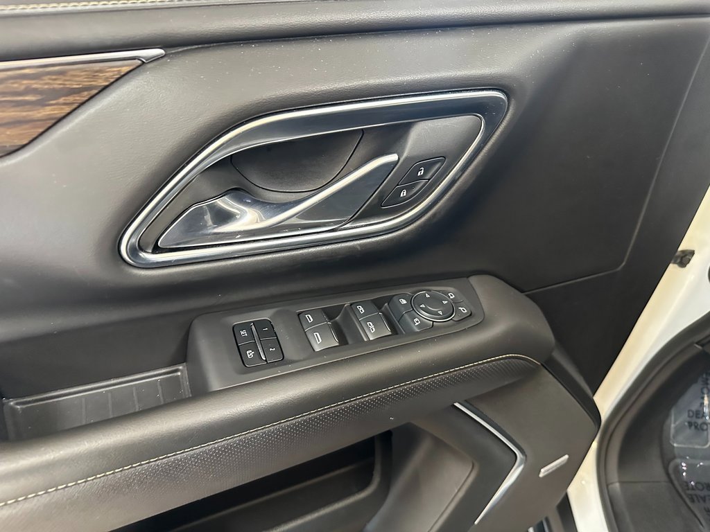 Used 2024 Chevrolet Suburban Premier image 12