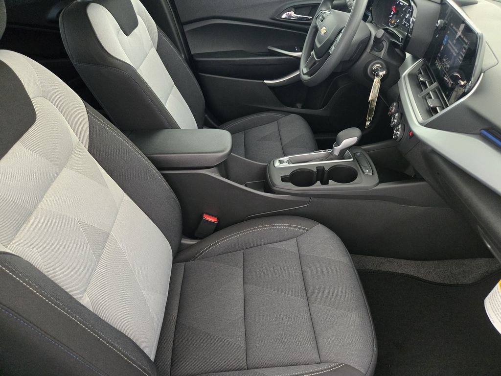 New 2026 Chevrolet Trax LS w/ LS Convenience Package FWD image 16