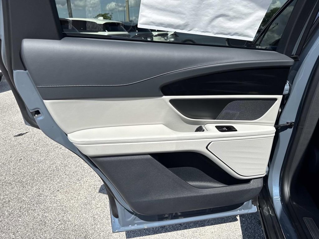 New 2026 Lincoln Nautilus Premier AWD/4WD image 13