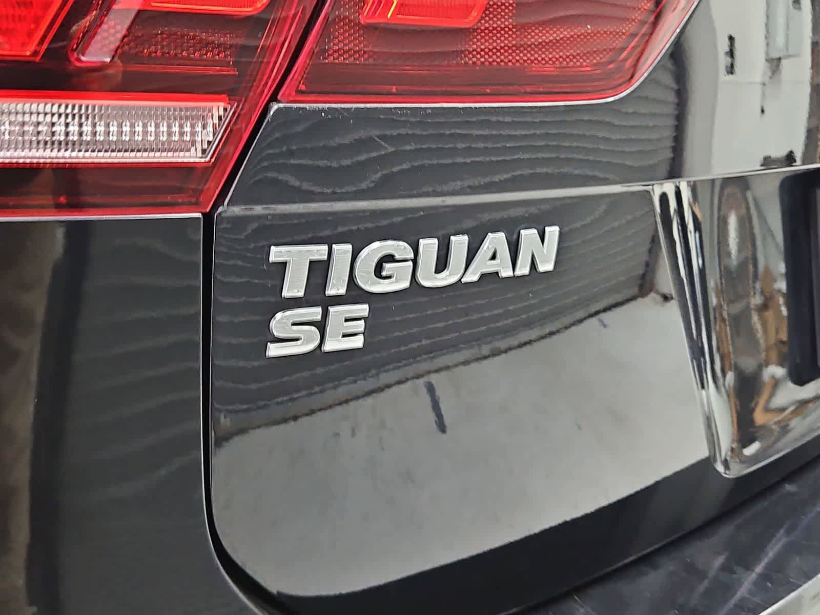 Used 2018 Volkswagen Tiguan SE image 12
