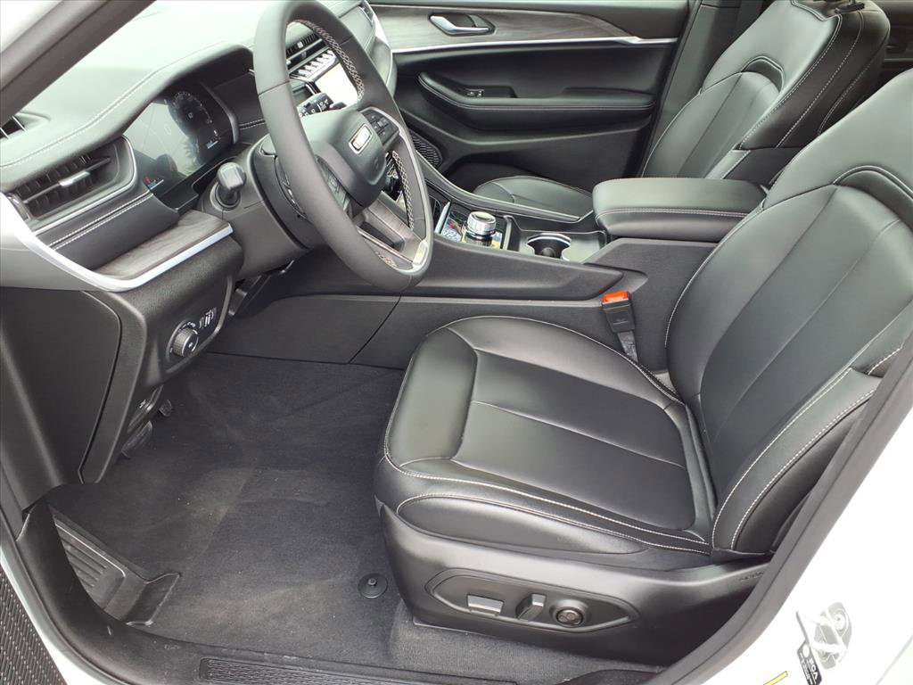 Used 2025 Jeep Grand Cherokee Limited image 11