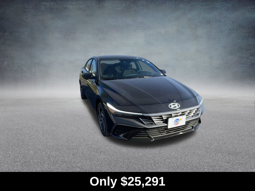 Used 2025 Hyundai Elantra SEL image 4