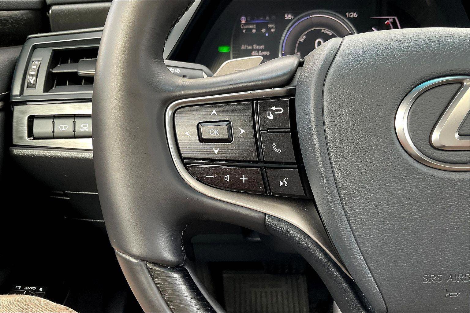 Used 2025 Lexus ES 300h w/ Luxury Package image 20