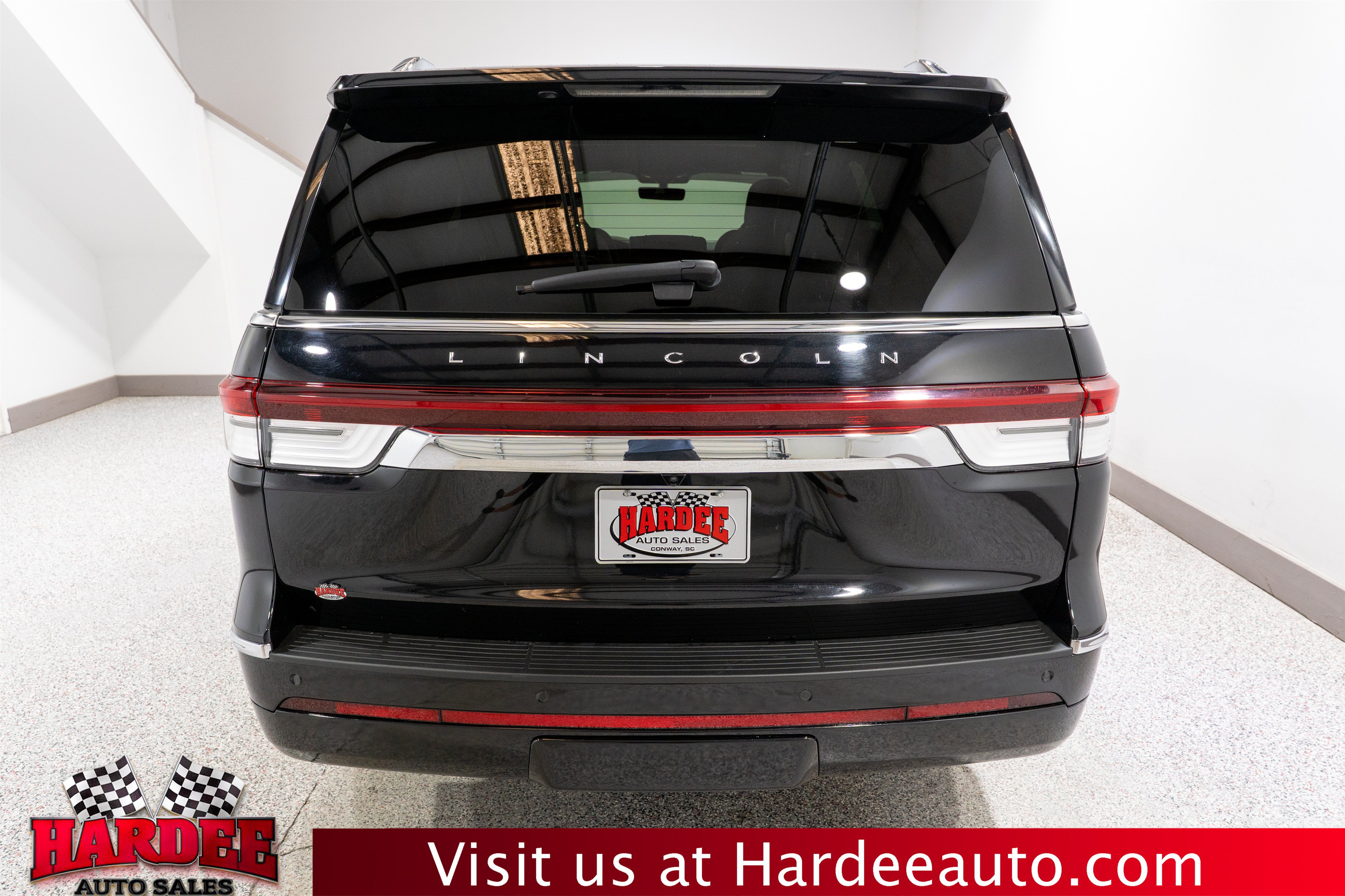 Used 2024 Lincoln Navigator Reserve AWD/4WD image 4