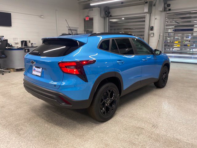 New 2026 Chevrolet Trax LT w/ Midnight Edition FWD image 5