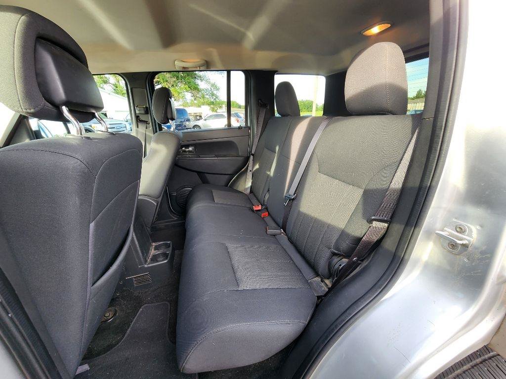 Used 2011 Jeep Liberty Sport AWD/4WD image 17