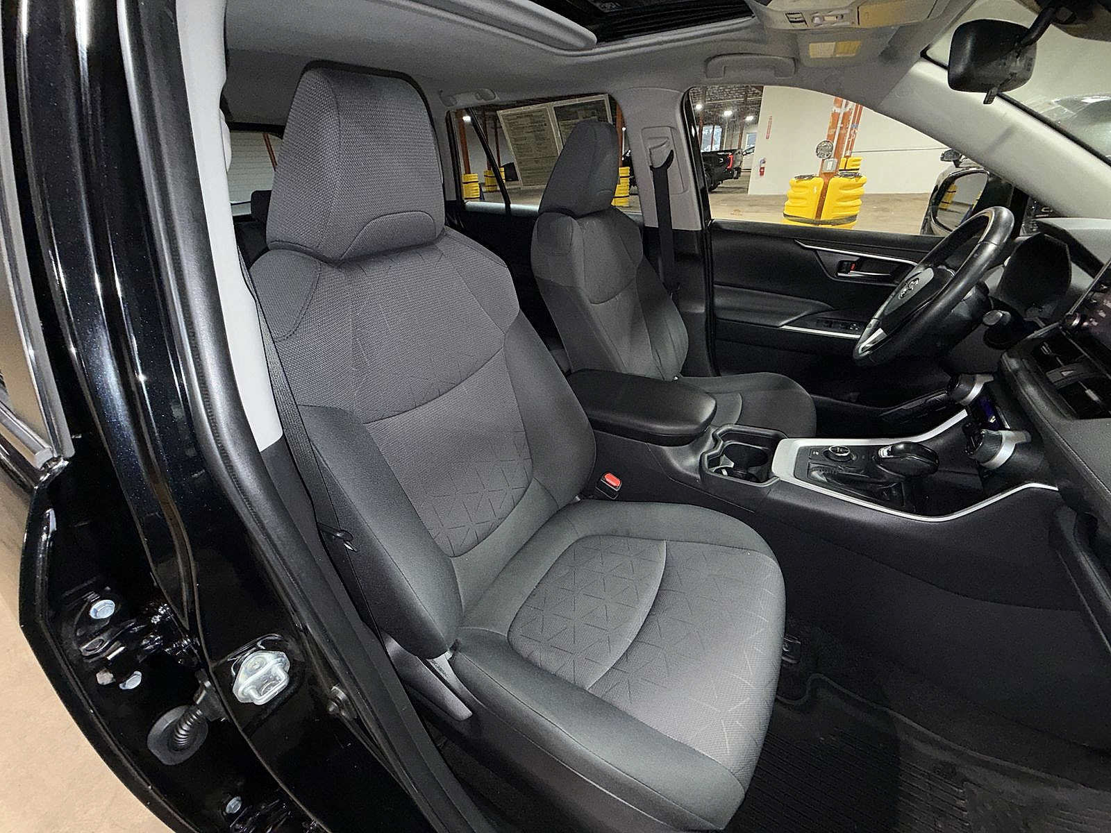 Used 2019 Toyota RAV4 XLE AWD/4WD image 15