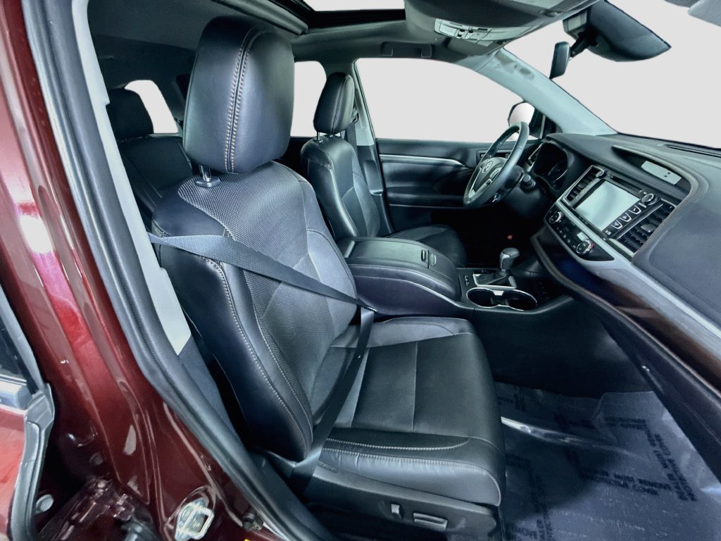 Certified 2019 Toyota Highlander Limited AWD/4WD image 36
