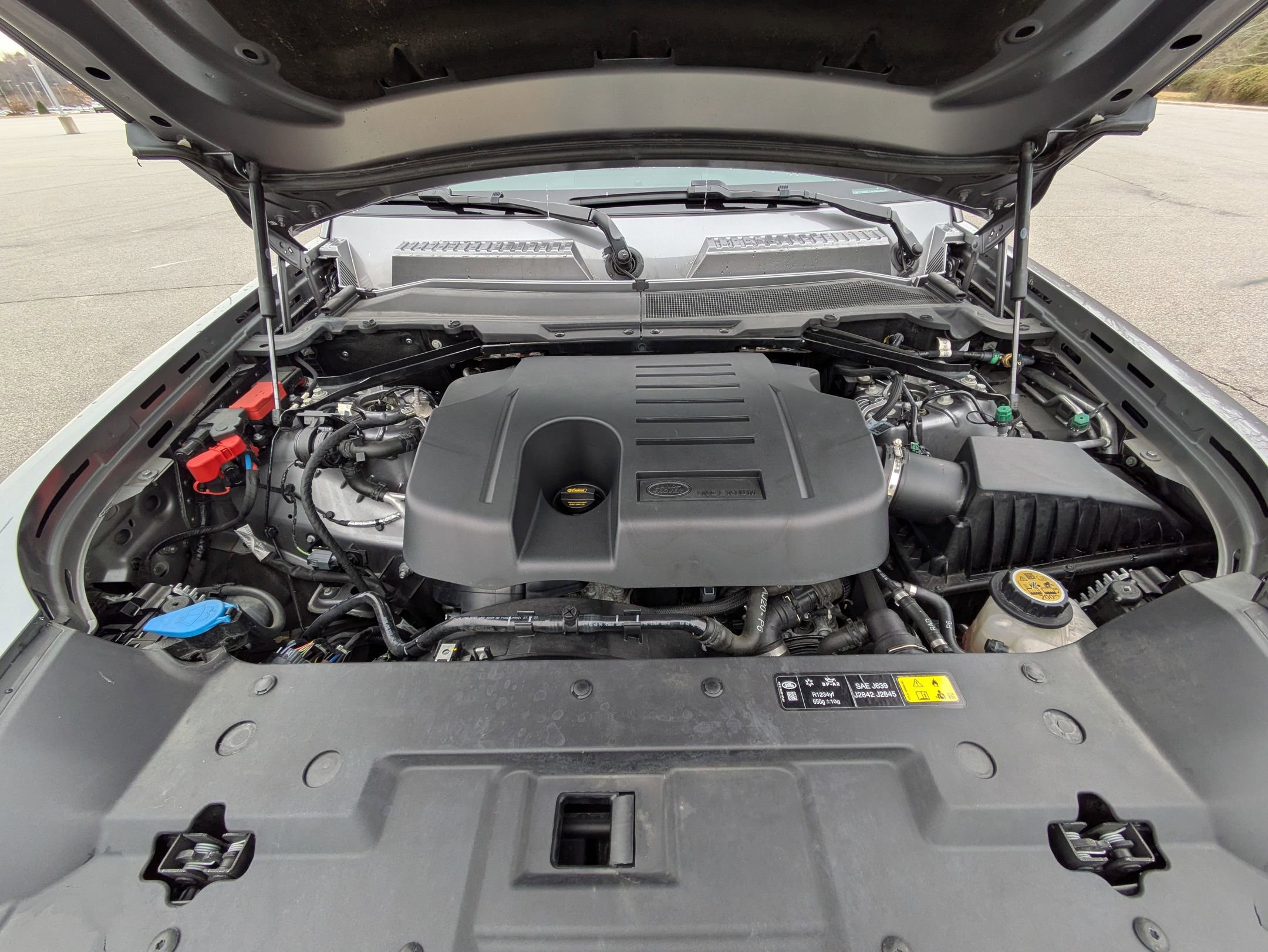 Certified 2024 Land Rover Defender 110 X-Dynamic SE image 31