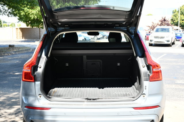 Certified 2024 Volvo XC60 B5 Plus w/ Protection Package Premier AWD/4WD image 22