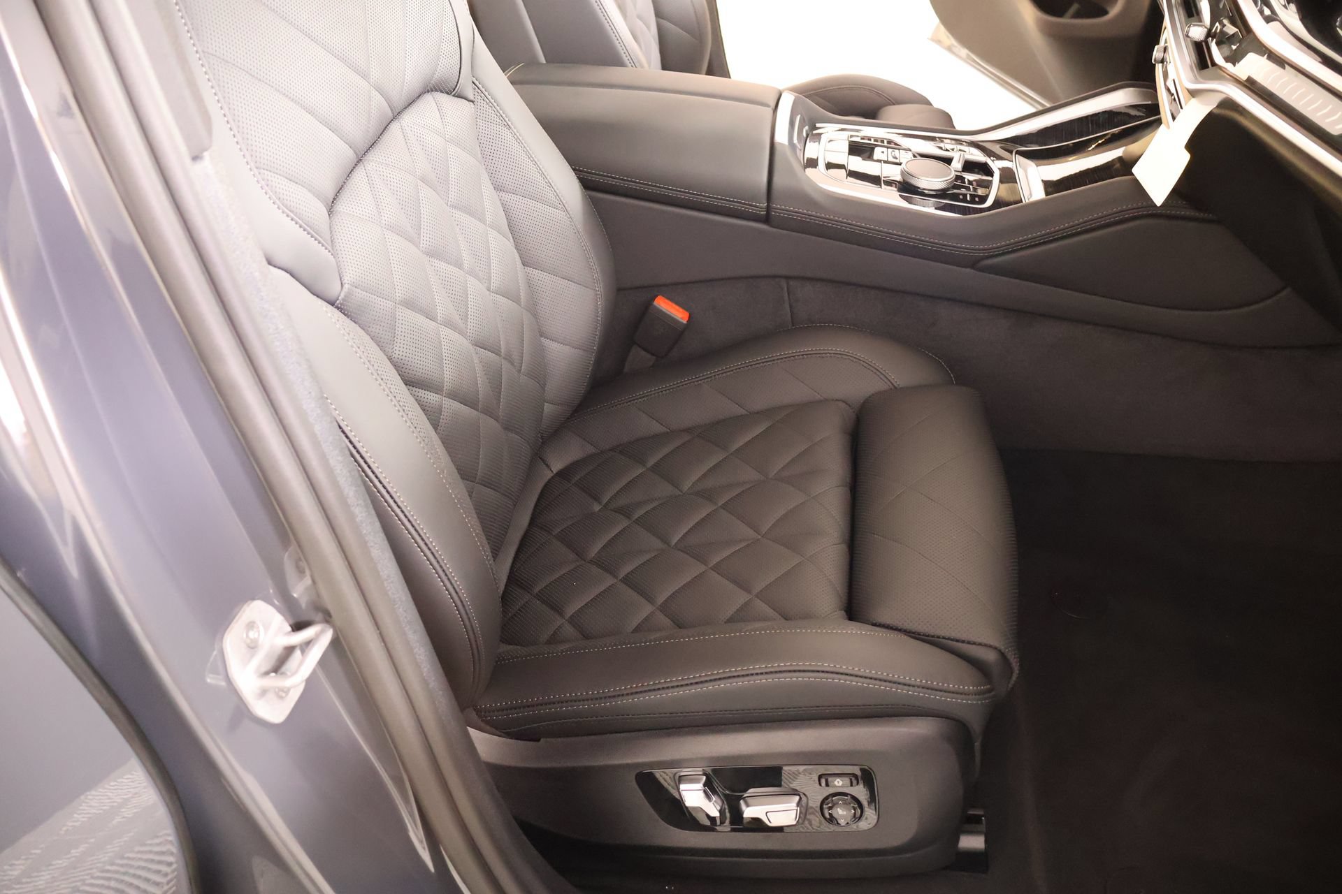 New 2027 BMW X6 xDrive40i AWD/4WD image 13