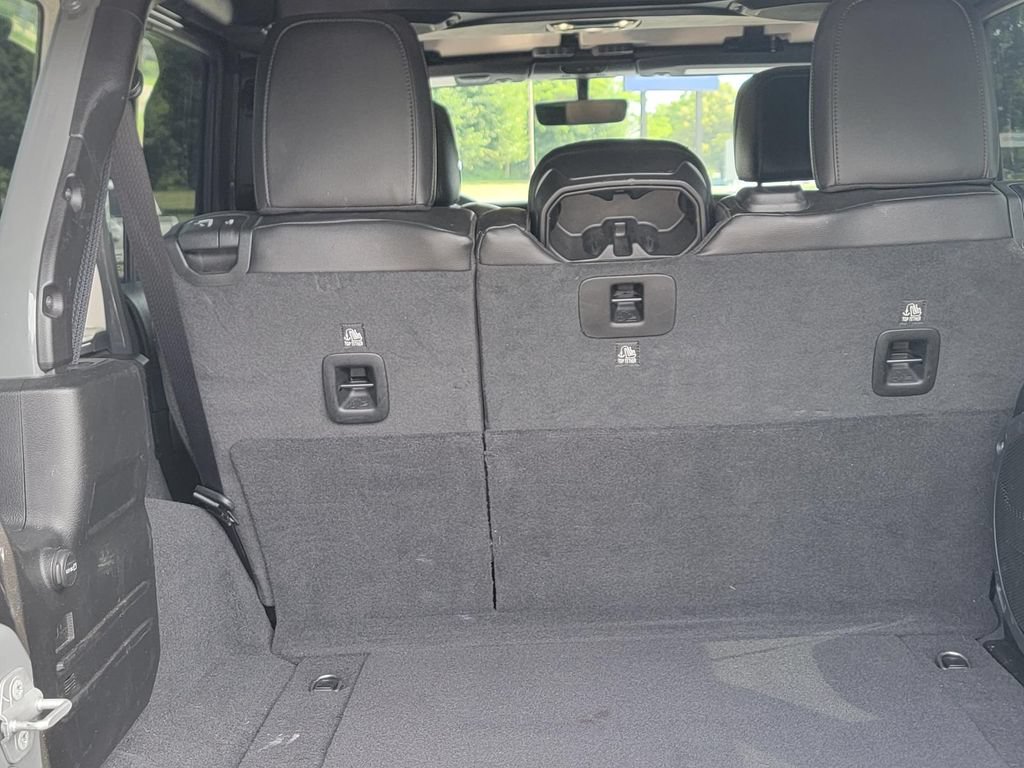 Used 2021 Jeep Wrangler Unlimited Sahara AWD/4WD image 11