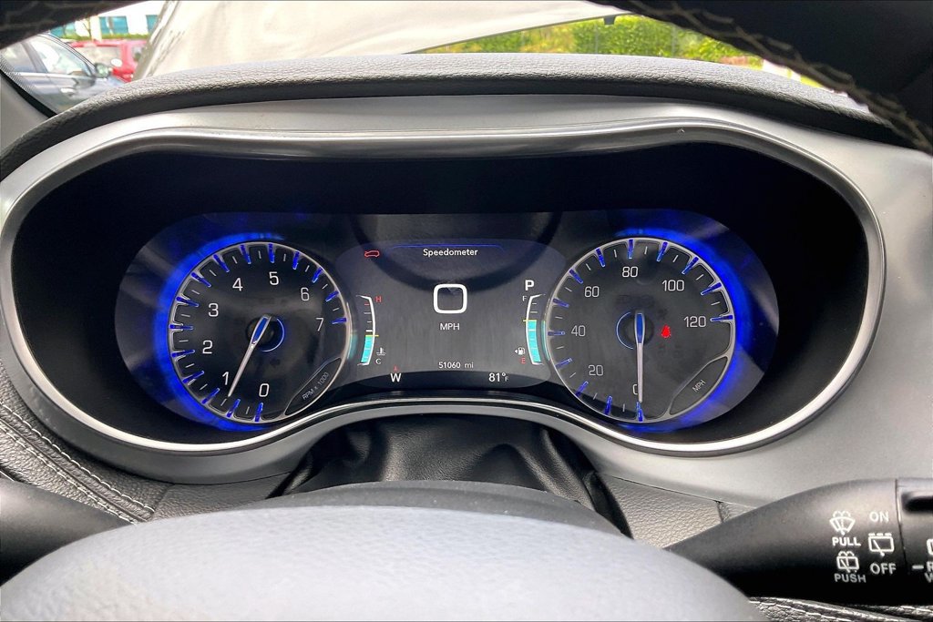 Used 2025 Chrysler Pacifica Limited FWD image 7