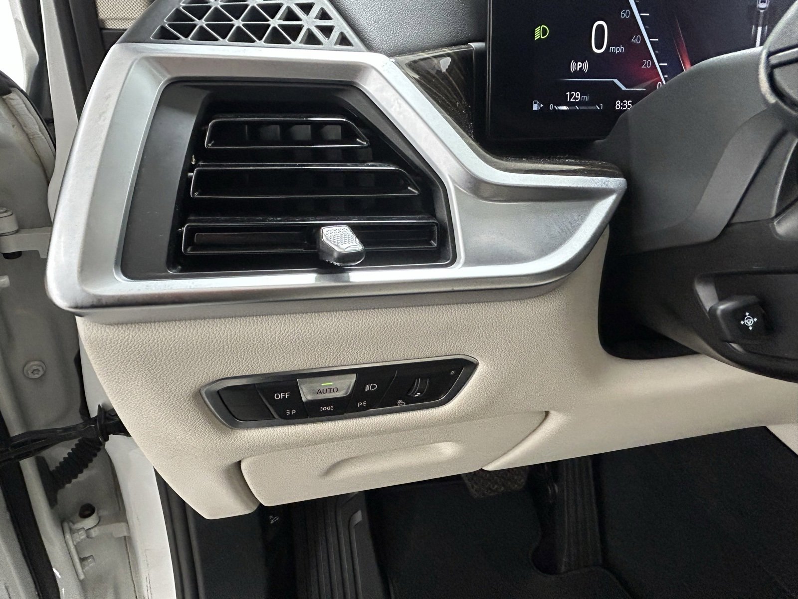 Used 2023 BMW X7 xDrive40i w/ Executive Package image 27