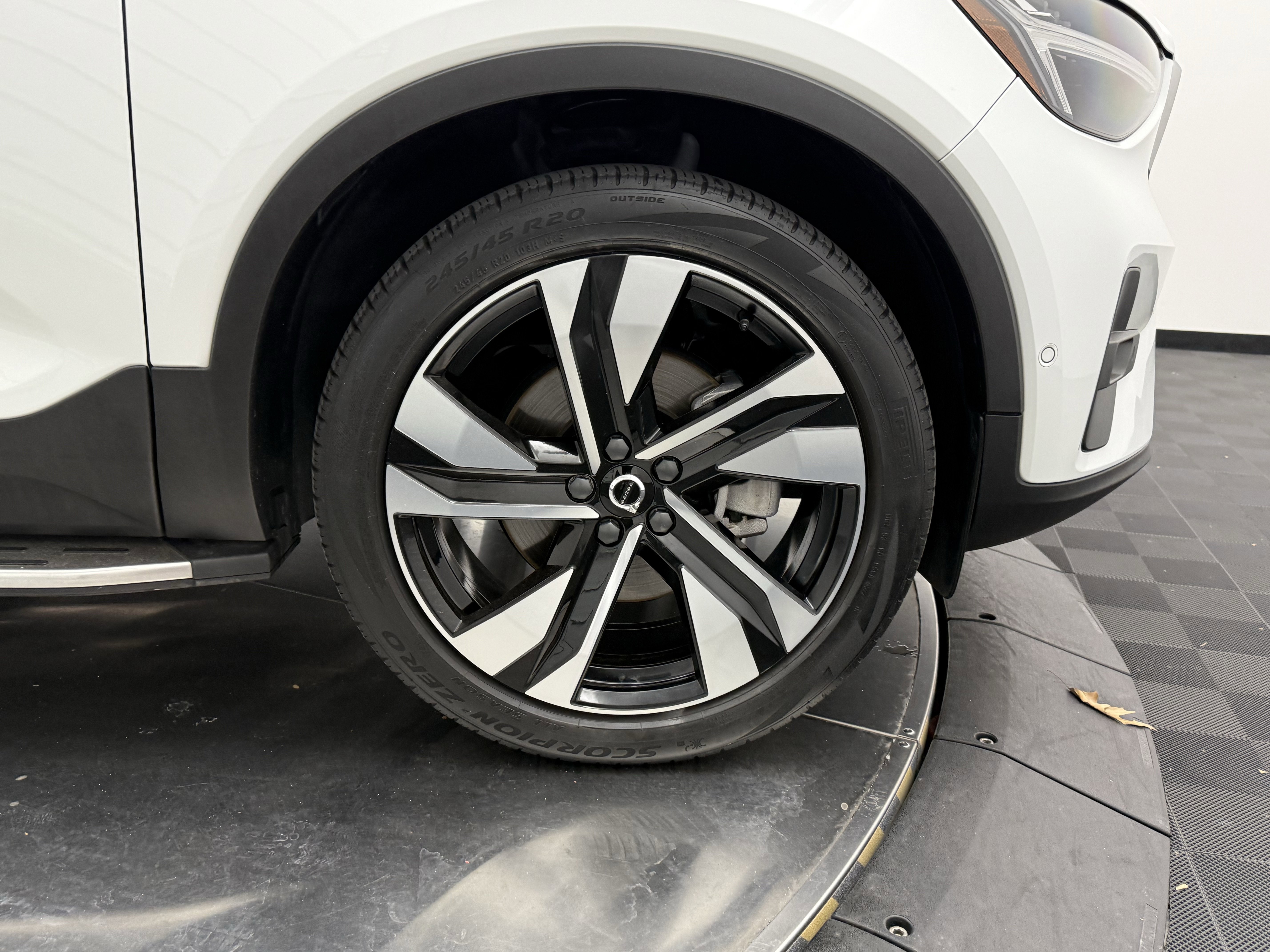 Certified 2023 Volvo XC40 B5 Plus w/ Driver Assist Package image 9