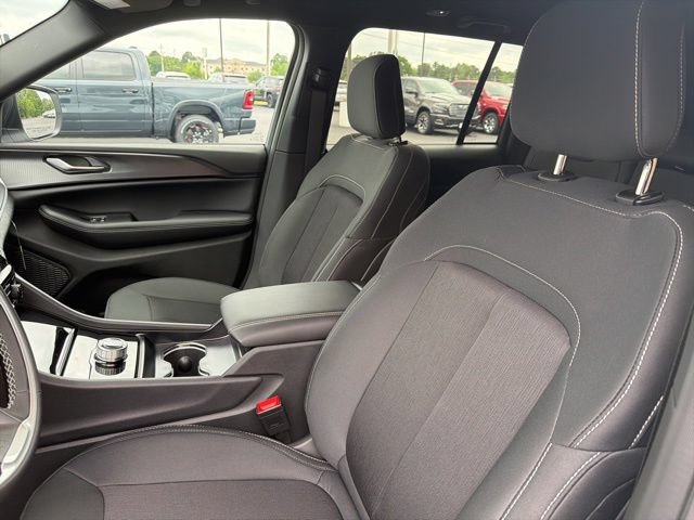 New 2026 Jeep Grand Cherokee Laredo RWD image 9