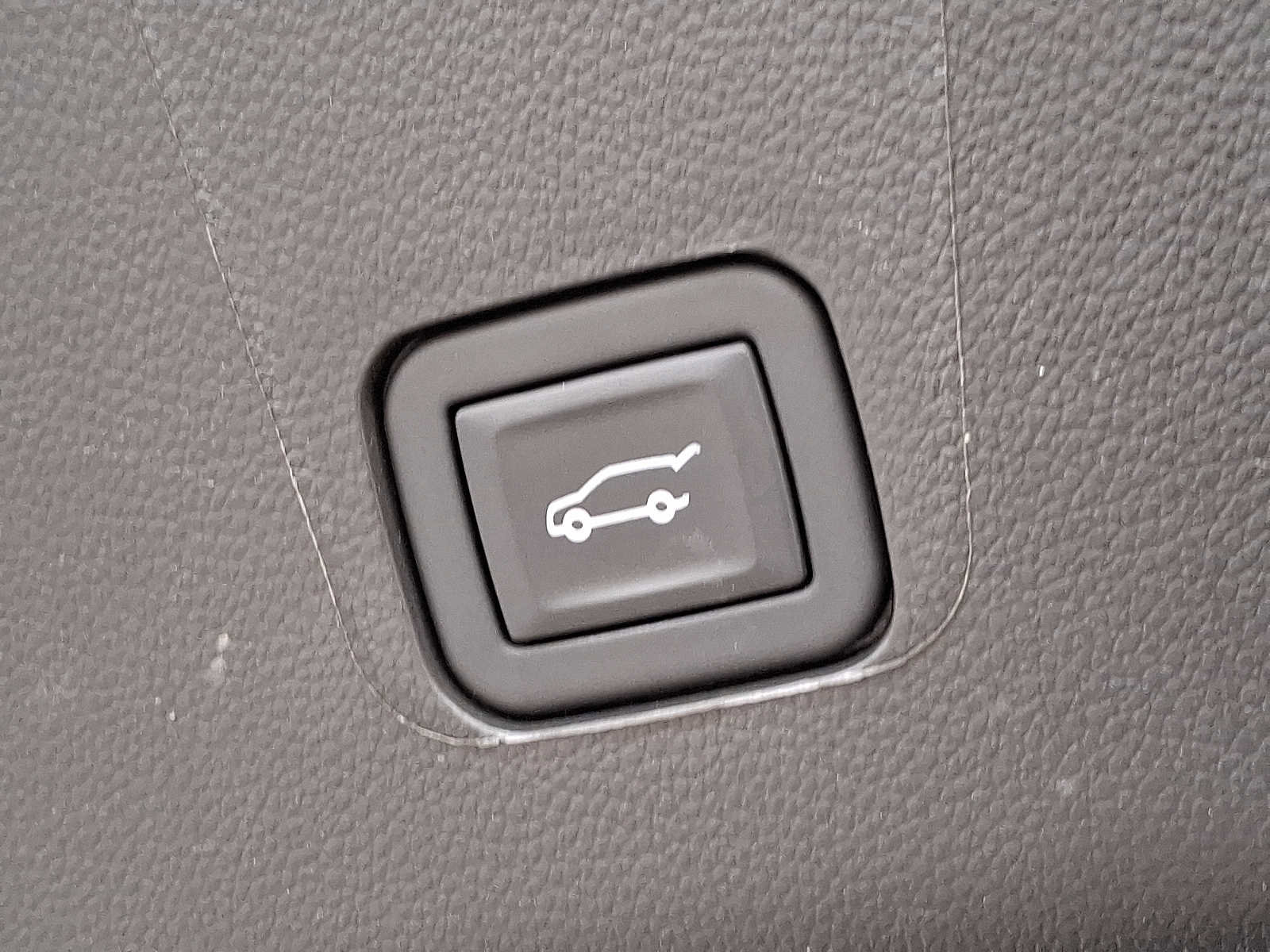 Used 2023 Chevrolet Traverse RS w/ LPO, Floor Liner Package AWD/4WD image 28