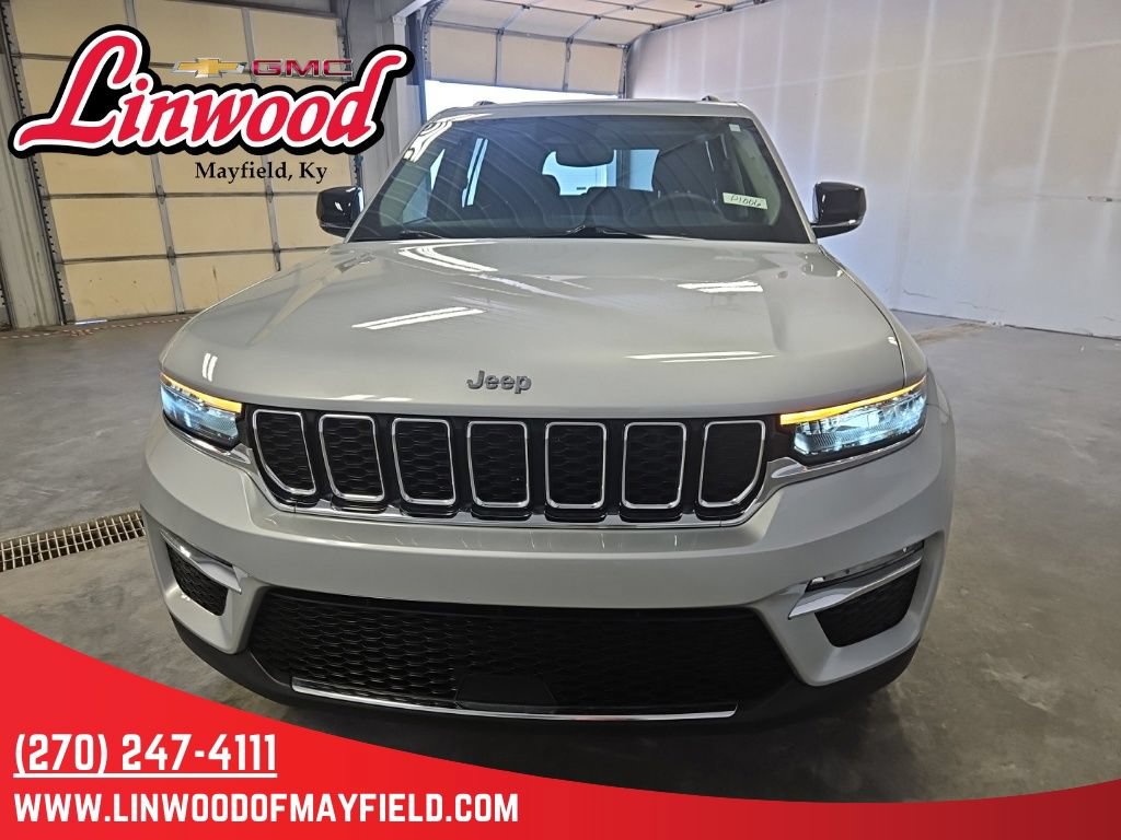 Used 2023 Jeep Grand Cherokee Limited AWD/4WD image 3