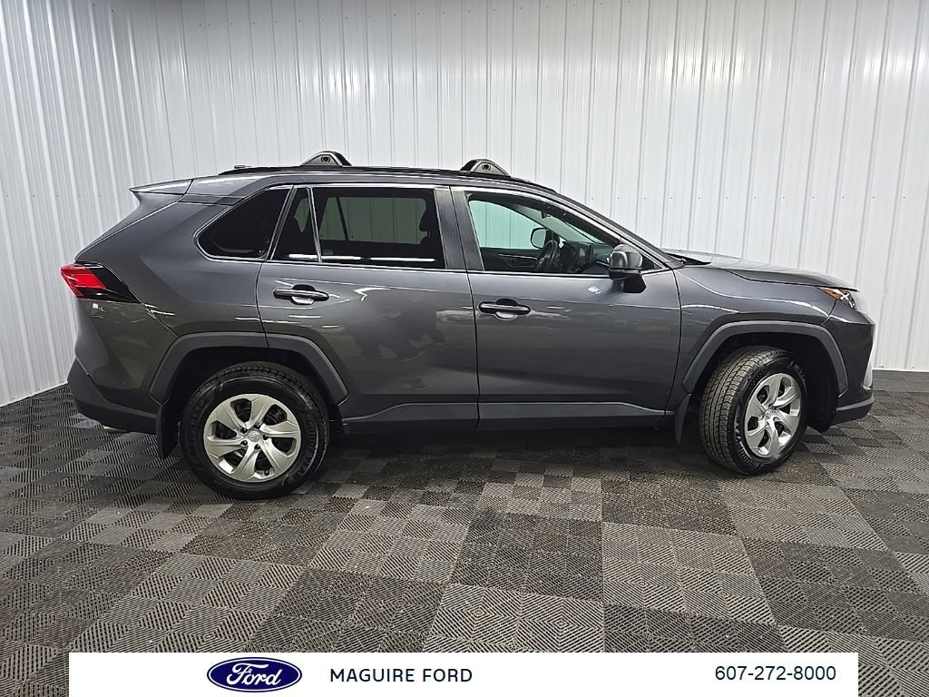 Used 2021 Toyota RAV4 LE AWD/4WD image 2