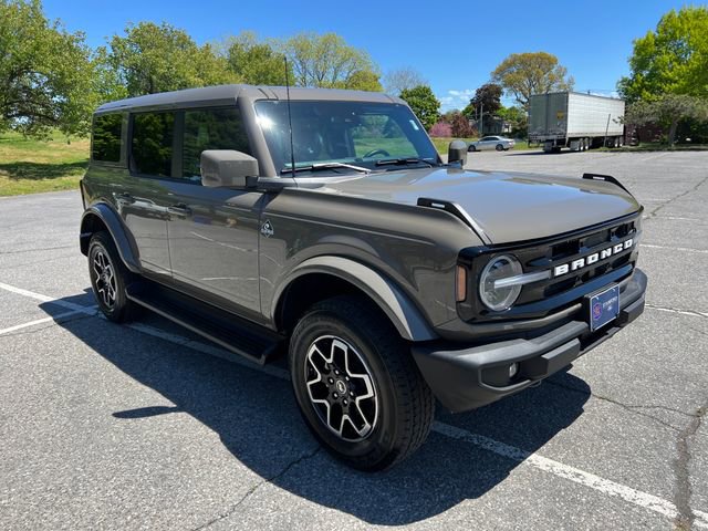 Used 2025 Ford Bronco Outer Banks AWD/4WD image 1