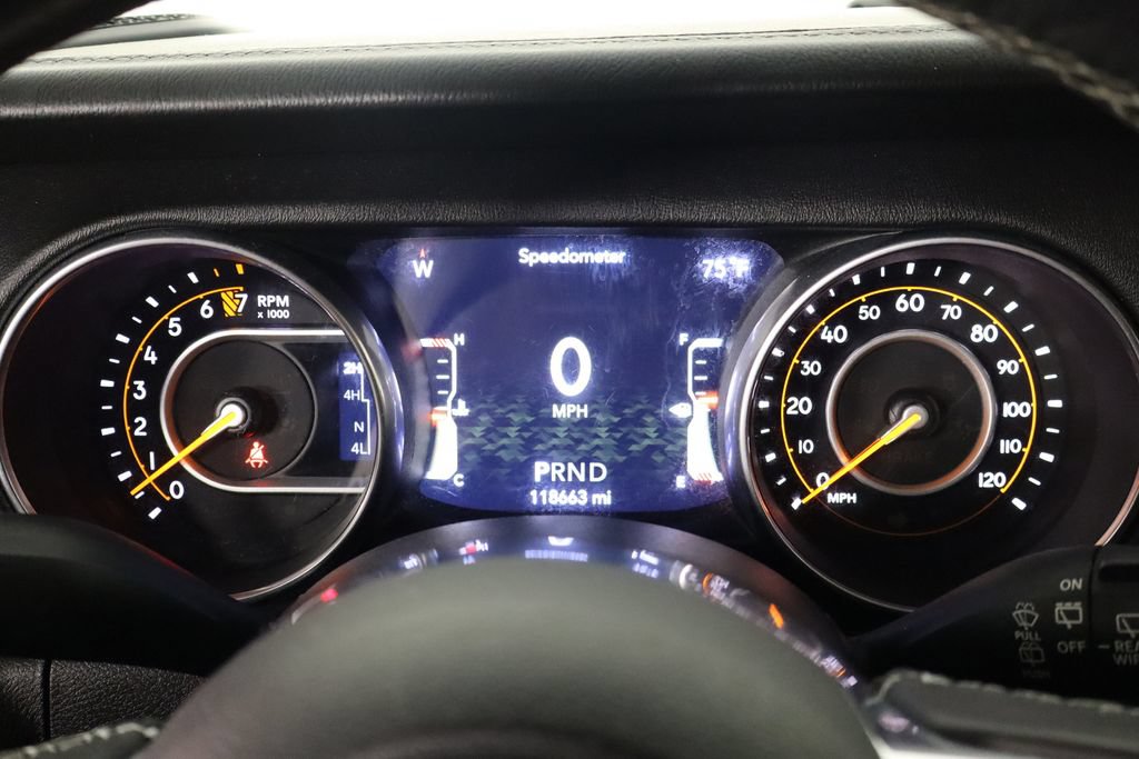 Used 2018 Jeep Wrangler Unlimited Sahara AWD/4WD image 11