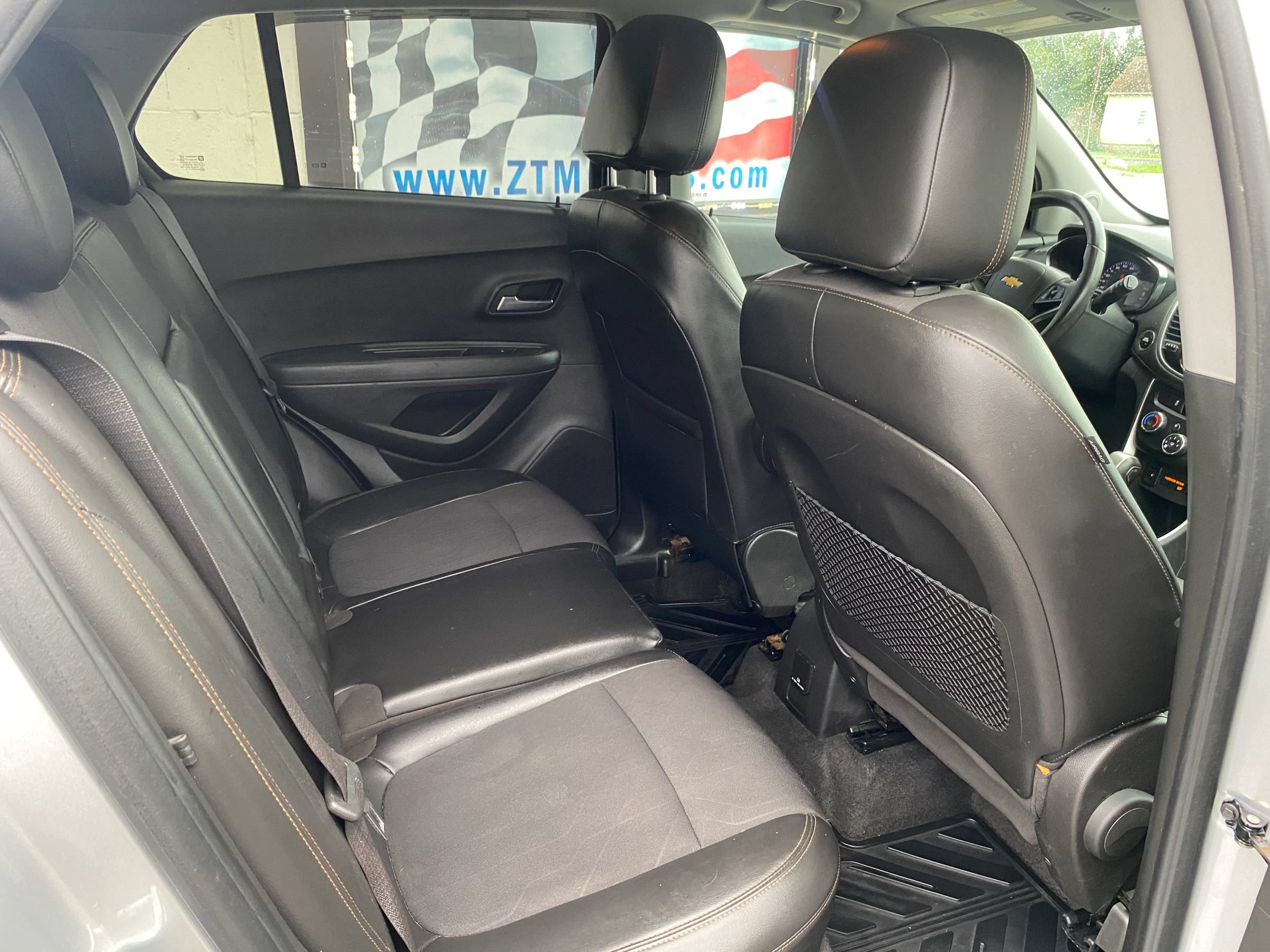 Used 2017 Chevrolet Trax LT w/ LT Convenience Package AWD/4WD image 11