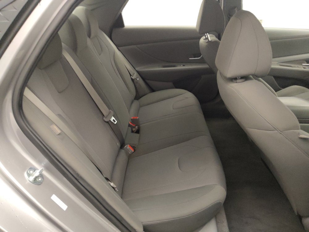 Used 2025 Hyundai Elantra SE FWD image 19