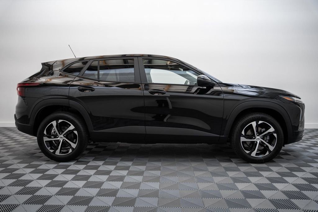 New 2026 Chevrolet Trax RS w/ Sunroof Package FWD image 4