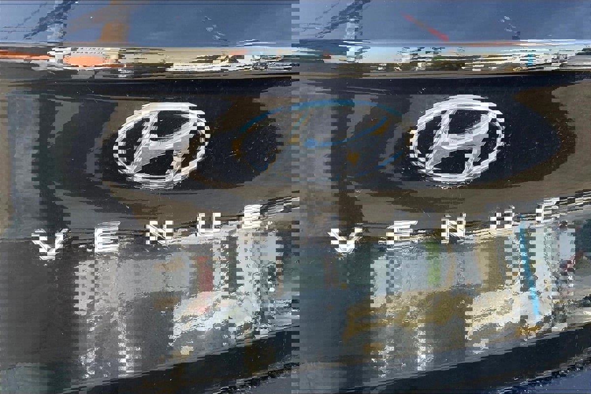 Used 2024 Hyundai Venue SE image 8