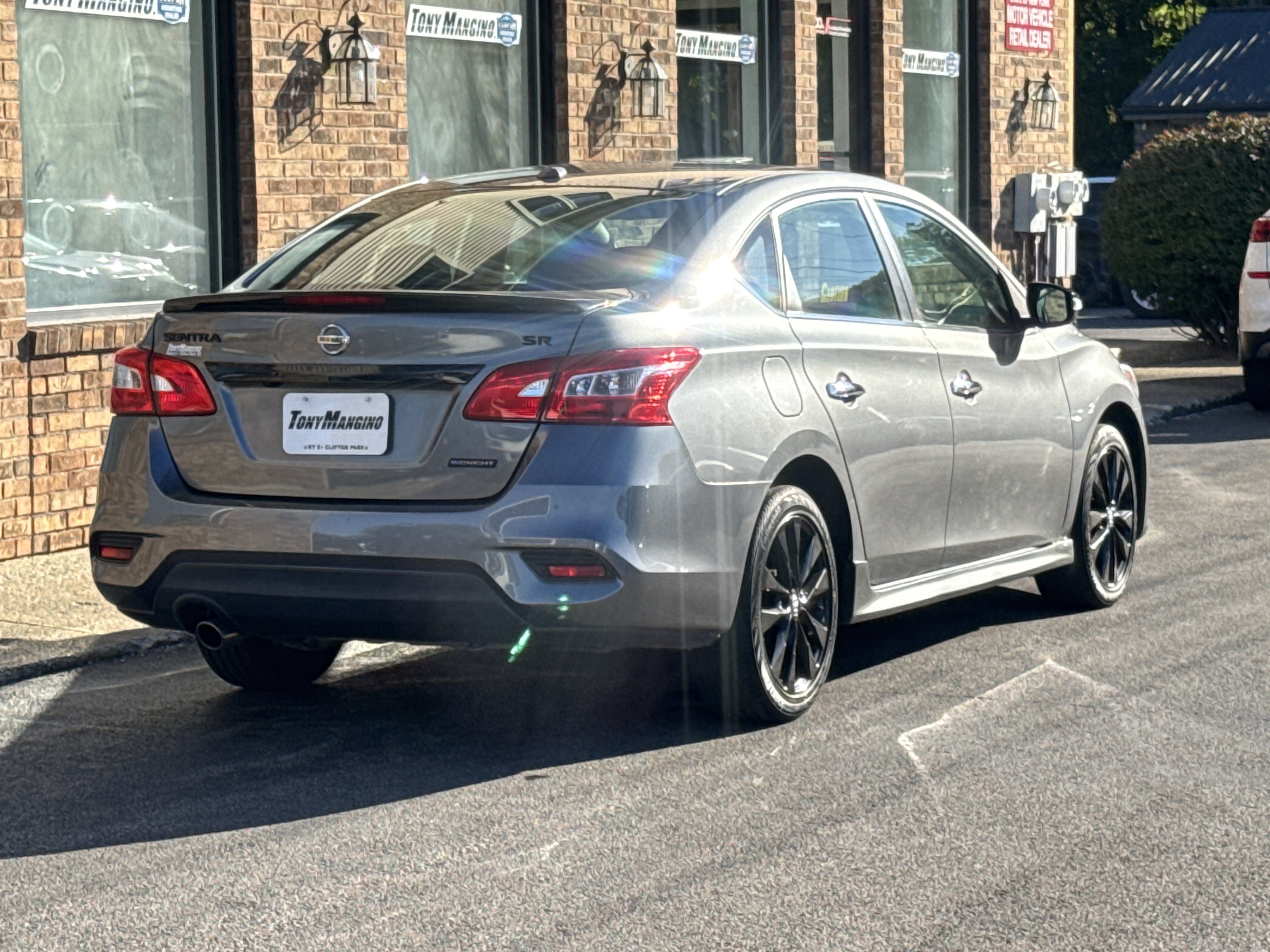 Used 2018 Nissan Sentra SR w/ SR Midnight Edition Package FWD image 5