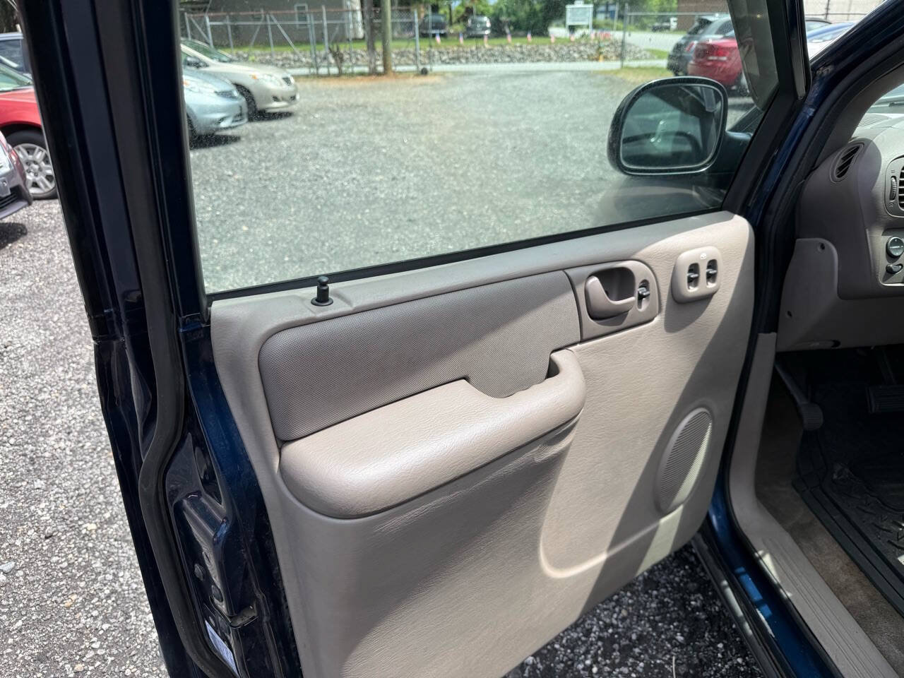 Used 2002 Dodge Caravan SE FWD image 16