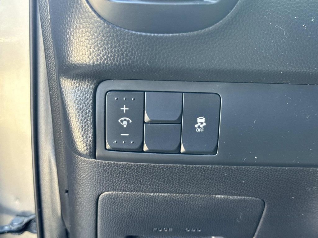 Used 2016 Kia Soul FWD image 28