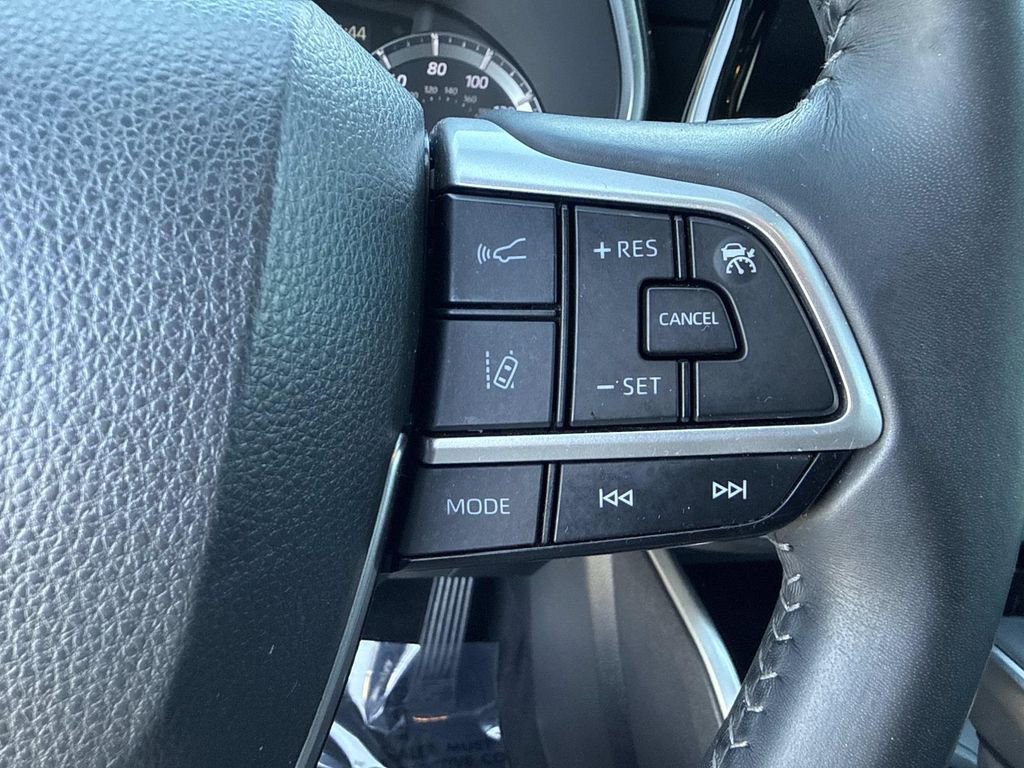 Used 2022 Toyota Highlander XSE image 38