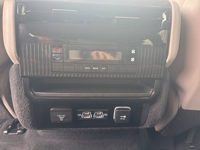 Used 2022 Jeep Wagoneer Series I w/ Premium Group I AWD/4WD image 21