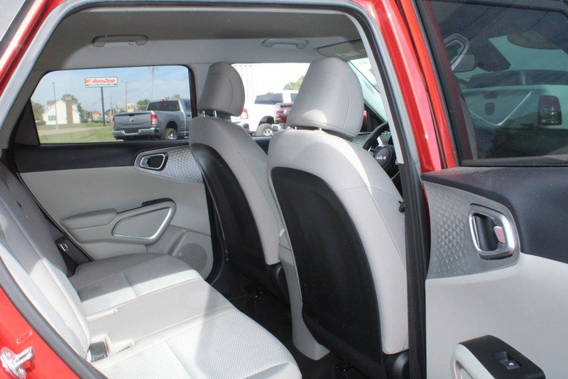 Used 2023 Kia Soul LX w/ LX Technology Package image 13