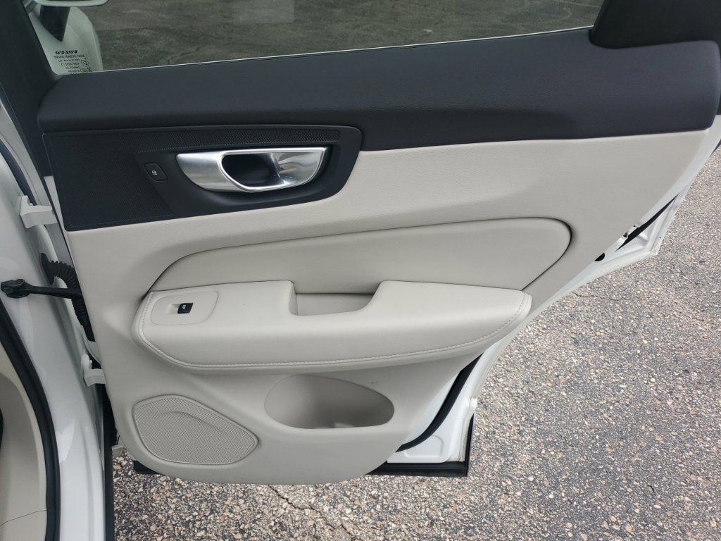 Used 2023 Volvo XC60 B5 Plus FWD image 51