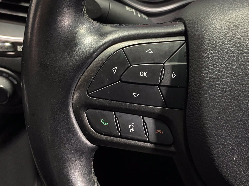 Used 2021 Jeep Cherokee Trailhawk AWD/4WD image 32