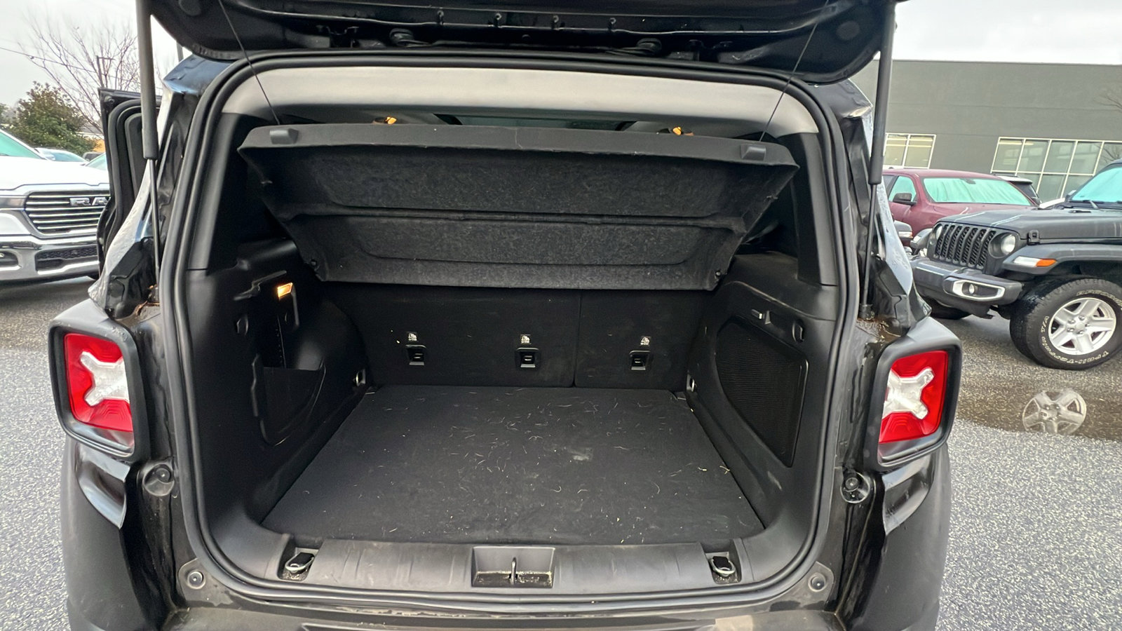 Used 2020 Jeep Renegade Altitude image 13