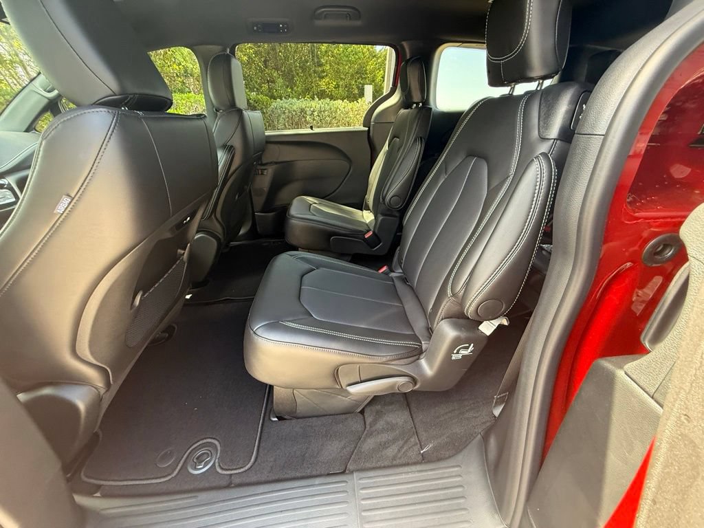 New 2026 Chrysler Pacifica Select FWD image 24