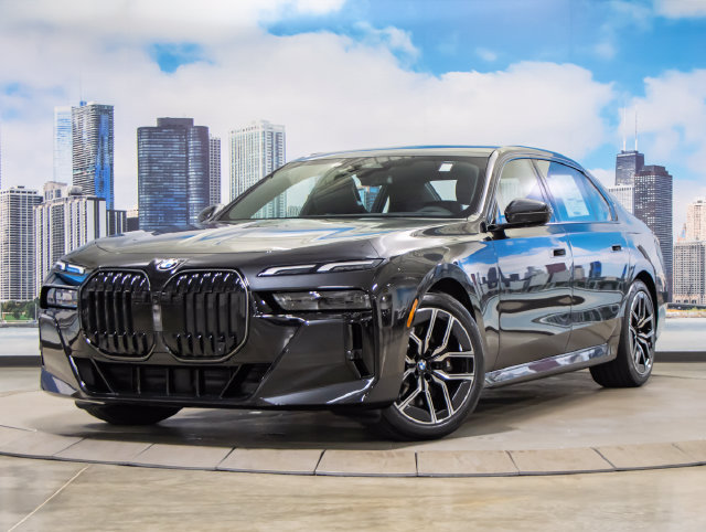 Used 2026 BMW 740i xDrive AWD/4WD image 2