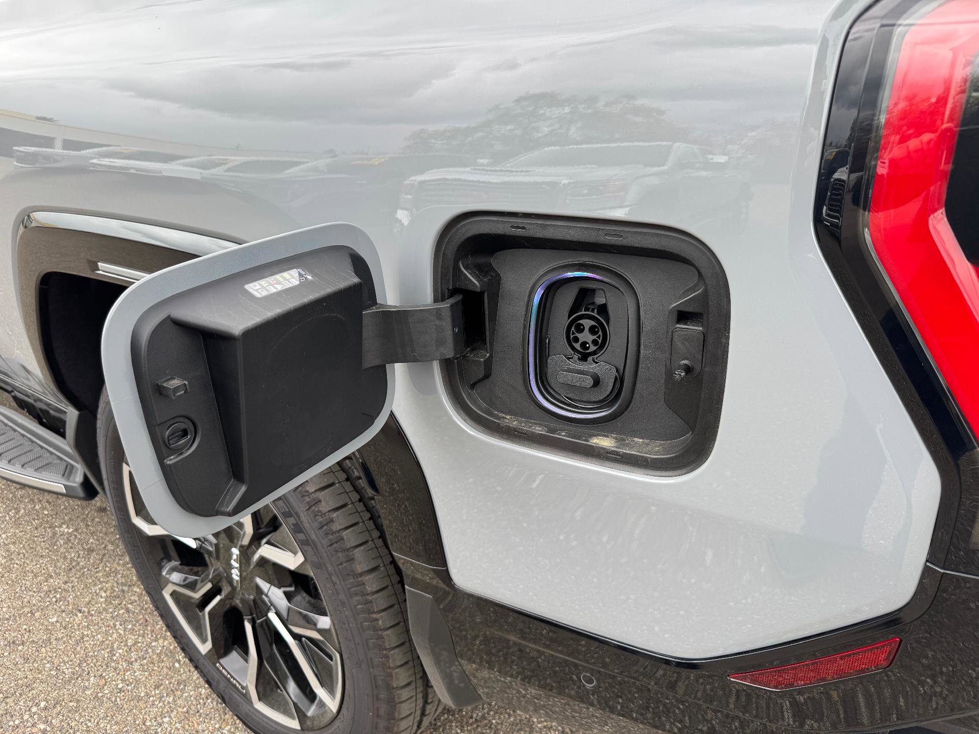 New 2025 GMC Sierra EV Denali image 8