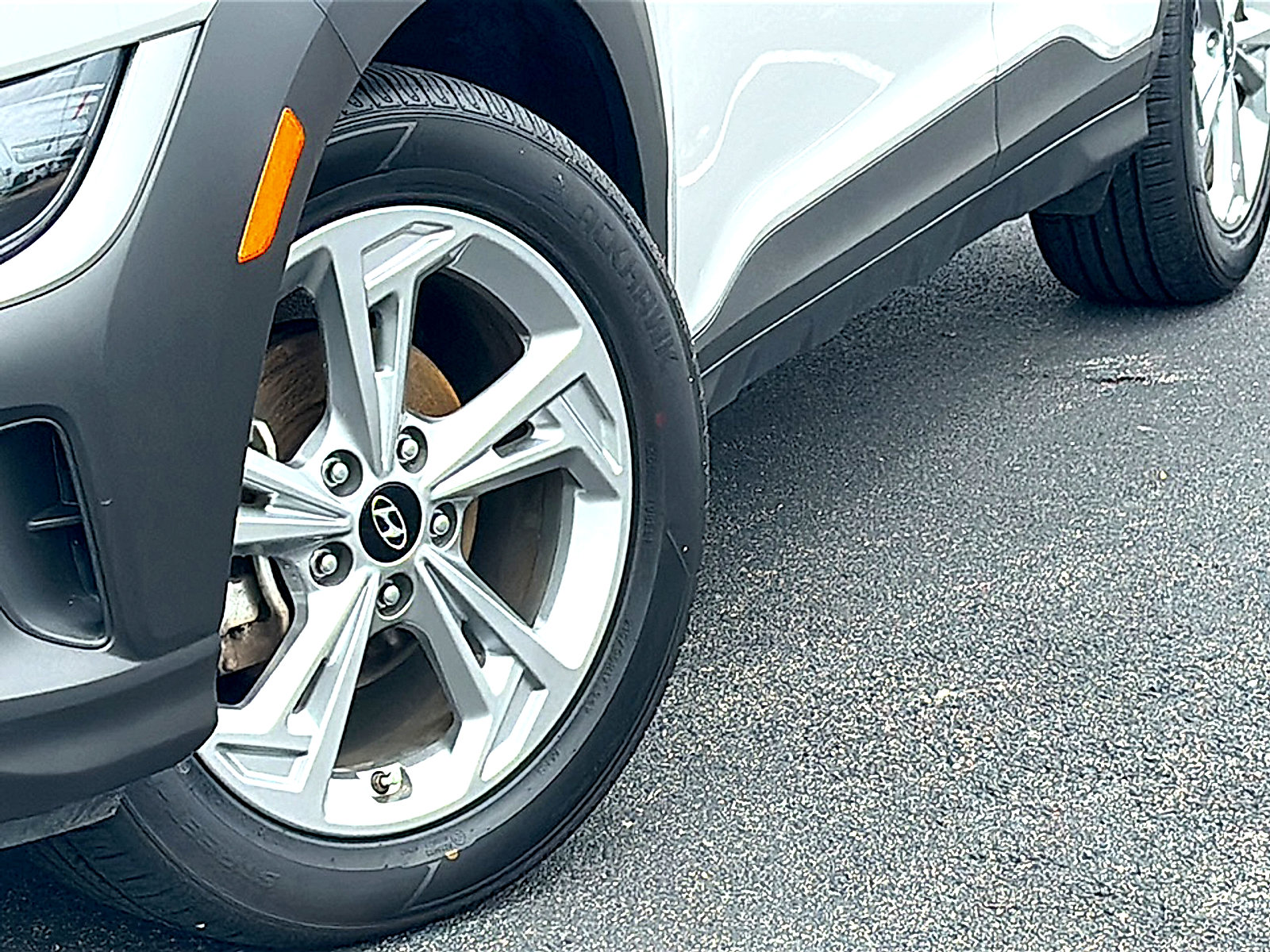 Used 2023 Hyundai Kona SEL FWD image 3