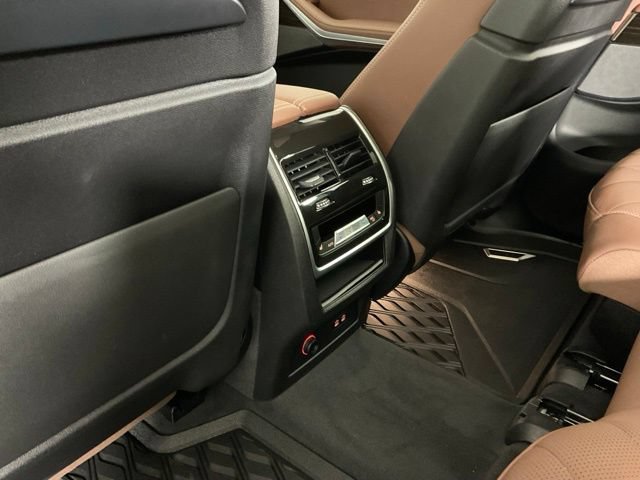 Used 2024 BMW X7 xDrive40i w/ Premium Package AWD/4WD image 30