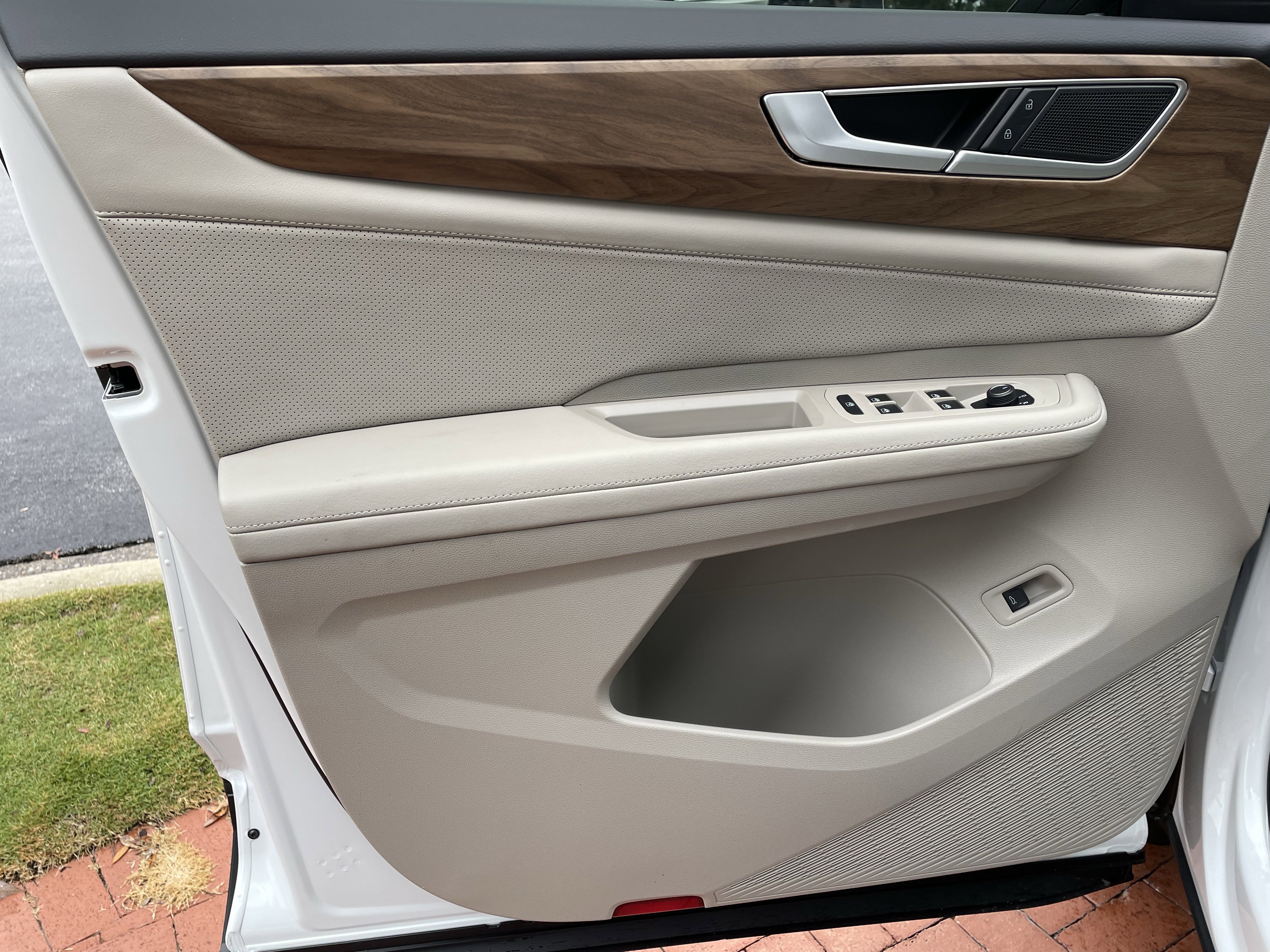 New 2026 Volkswagen Atlas SE image 14